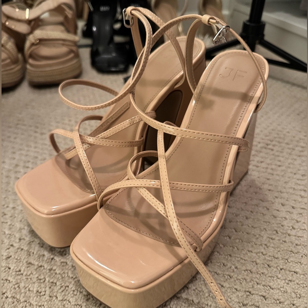 Just Fab Haisley nude block heel! NEVER WORN